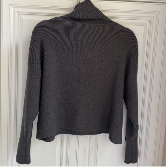 Zara Gray Sweater Faux Pearl Buttons - Picture 3 of 7